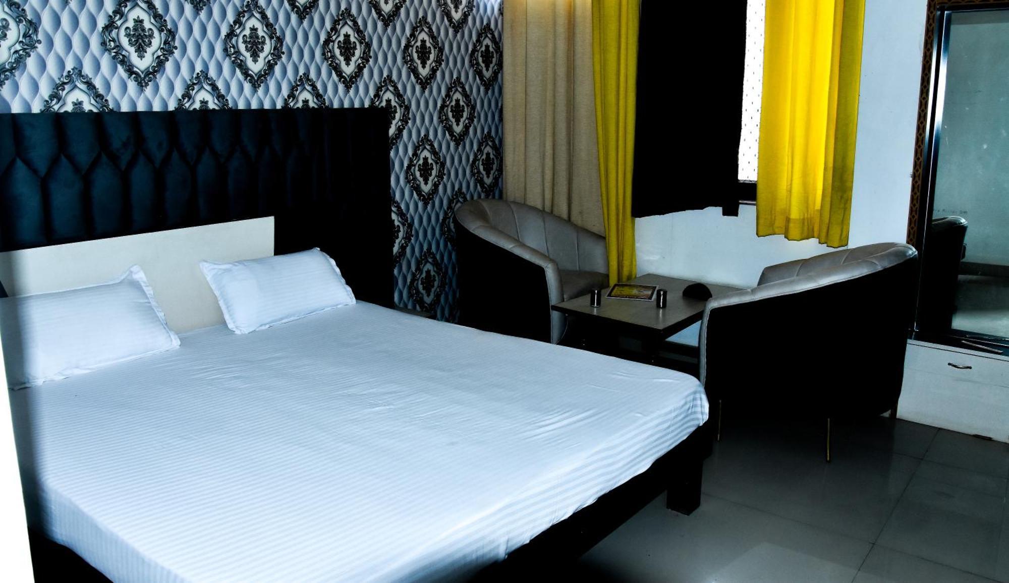 Sangam Hotel Chirawa Buitenkant foto