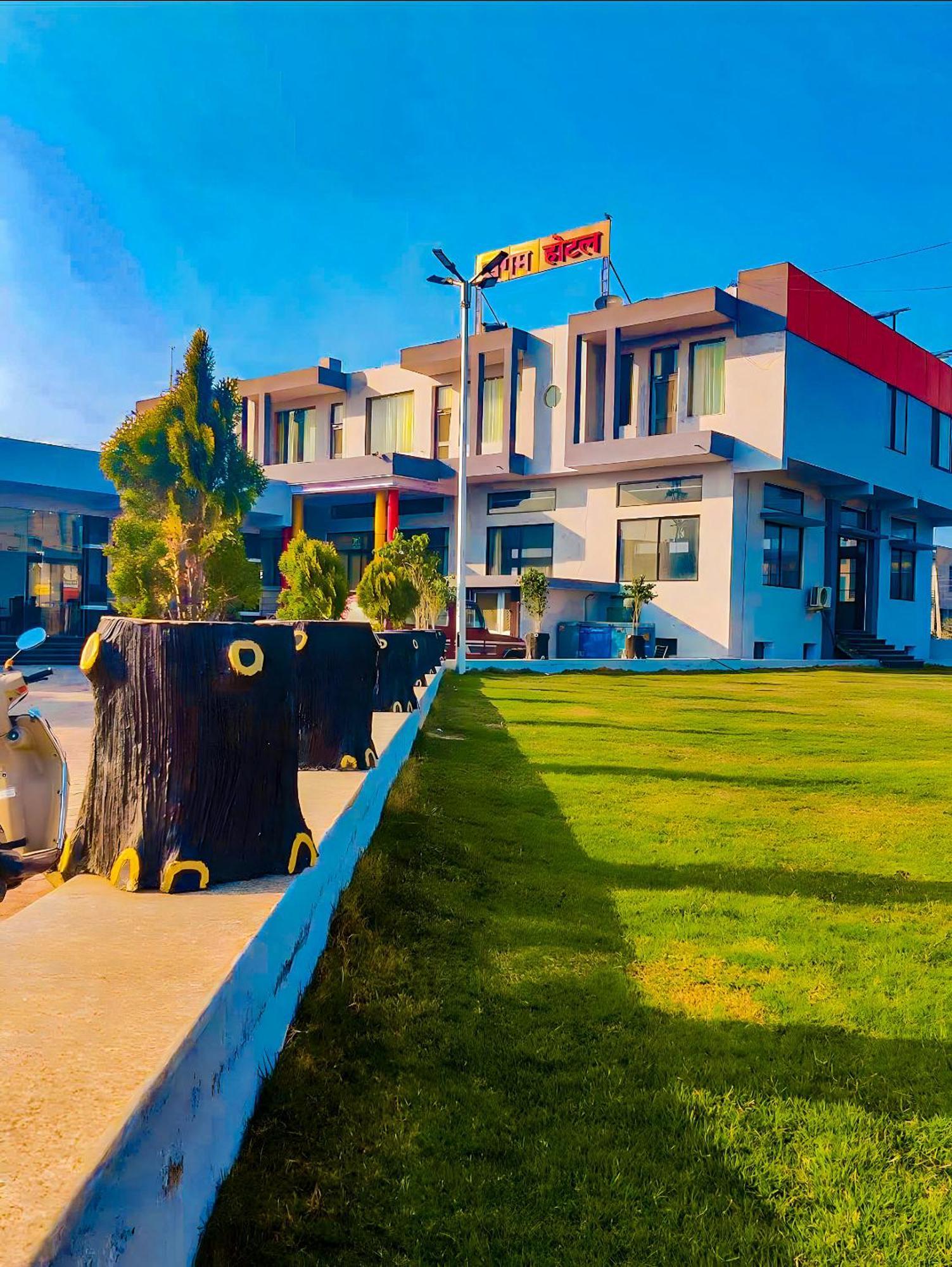 Sangam Hotel Chirawa Buitenkant foto