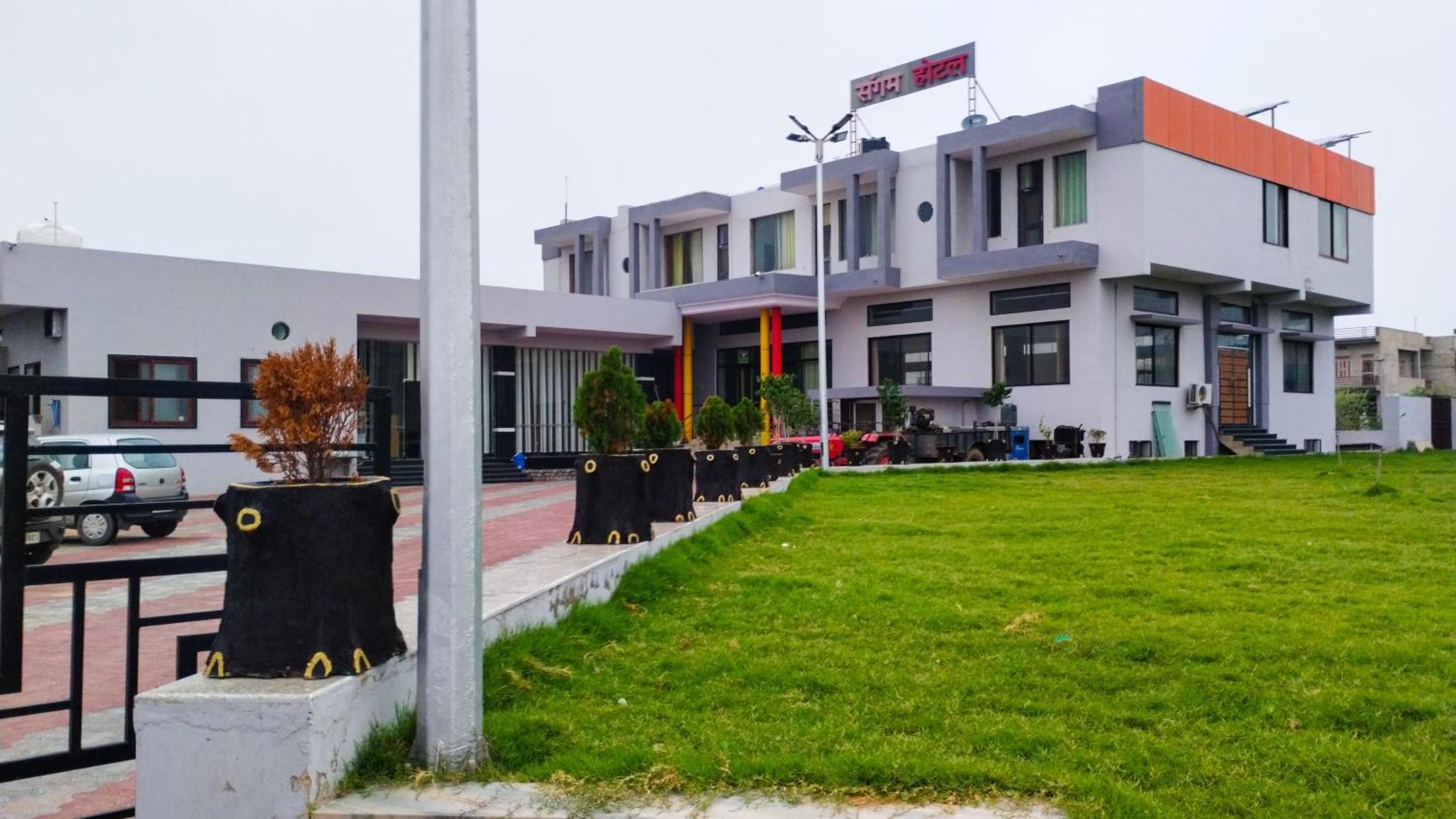 Sangam Hotel Chirawa Buitenkant foto
