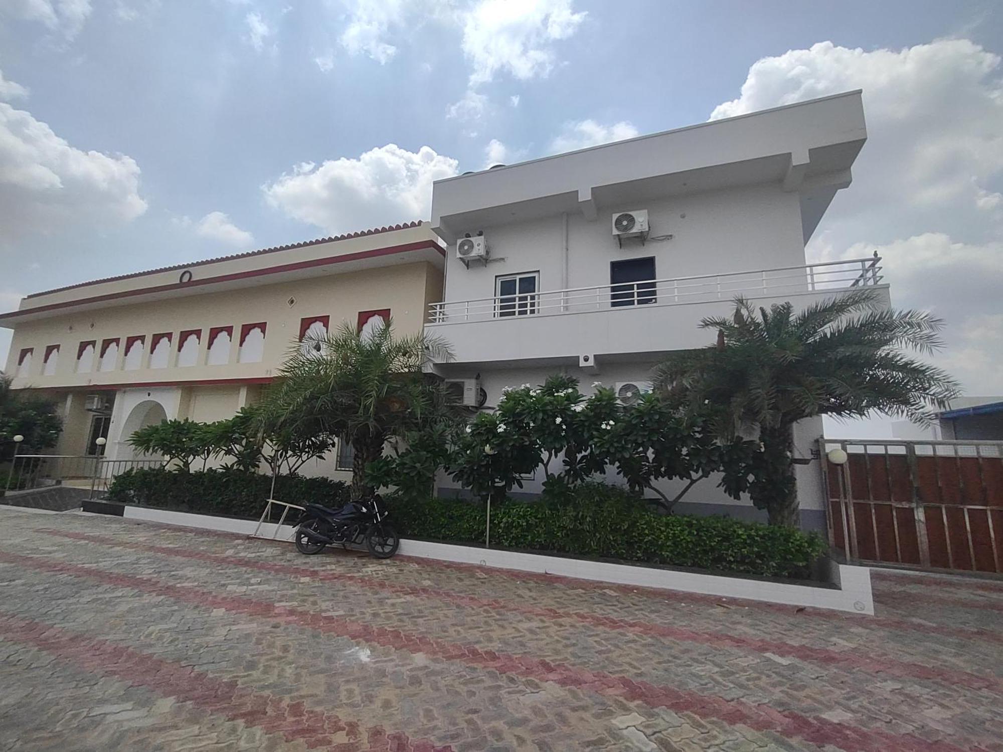 Sangam Hotel Chirawa Buitenkant foto